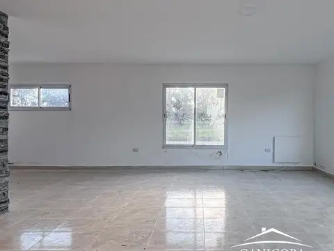 Casa 4 ambientes con 2 baños