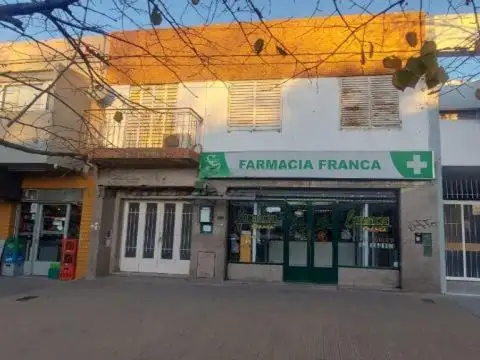 Casa en venta - 5 Dormitorios 2 Baños - 297mts2 - La Plata