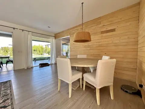 Casa 4 ambientes con 3 baños