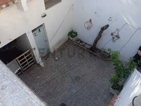 CASA 3 AMBIENTES CON COCHERA Y LOCAL - LANUS - OPORTUNIDAD