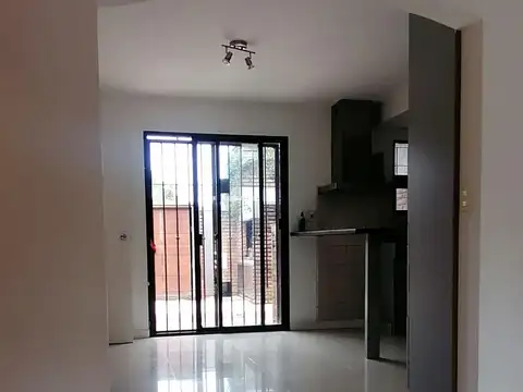 Depto Tipo Casa en Alquiler de 2 dormitorios