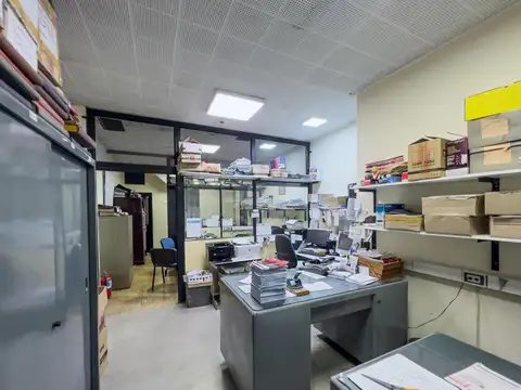 Excelente Deposito y Oficinas en Pleno Centro Comercial de Warnes