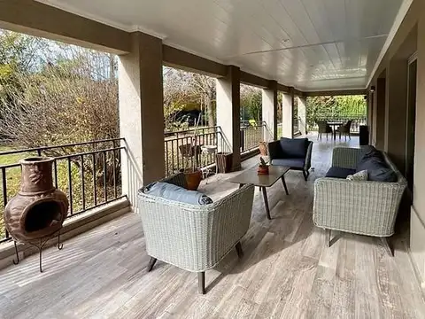 Venta Casa en Carmen de Areco a 150 Km de Capital Federa. Digna de visitar  