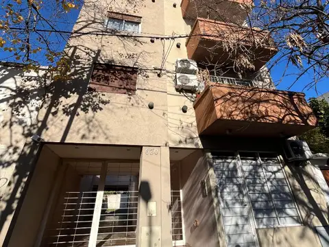 departamento 2 dormitorios en venta, al frente, balcon