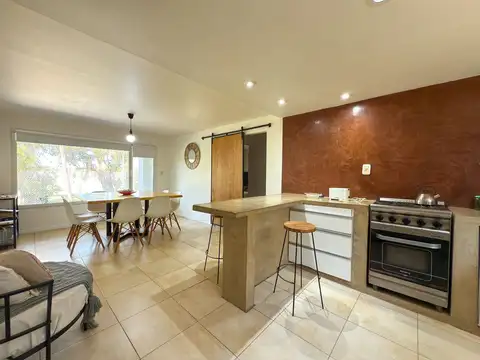 EN VENTA CASA CON QUINCHO Y PILETA - TANDIL