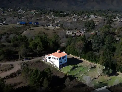 Casa en Venta - 3 Dormitorios 2 Baños - 1599mts - Punilla