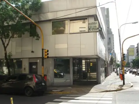 SAN CRISTOBAL Local 290m2 en dos plantas Av.Independencia esq. V. Cevallos  - 