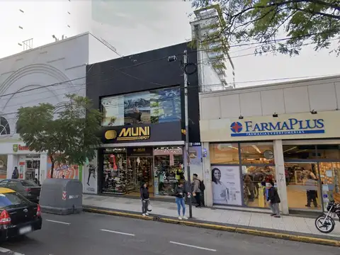Local Comercial. Planta Baja: 8 x 41 m. 1º Piso: 300 m². Apto todo destino.