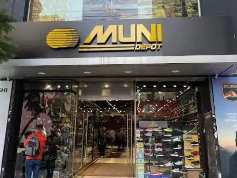 Local Comercial. Planta Baja: 8 x 41 m. 1º Piso: 300 m². Apto todo destino.
