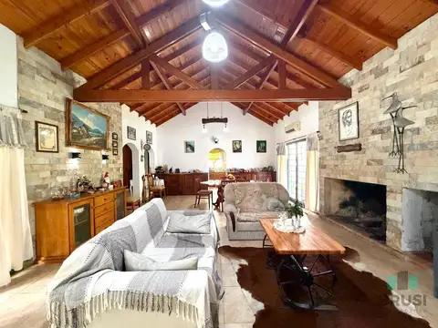 Casa en Venta con 5 cocheras
