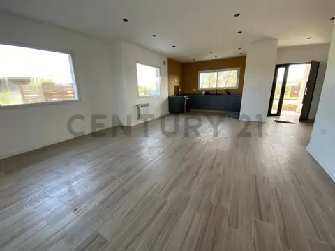 Casa 5 ambientes con 2 baños