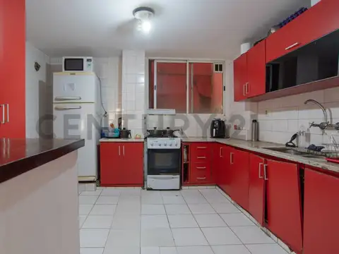 Departamento 5 ambientes con patio en Venta Recoleta