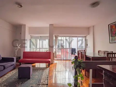 Departamento 5 ambientes con patio en Venta Recoleta