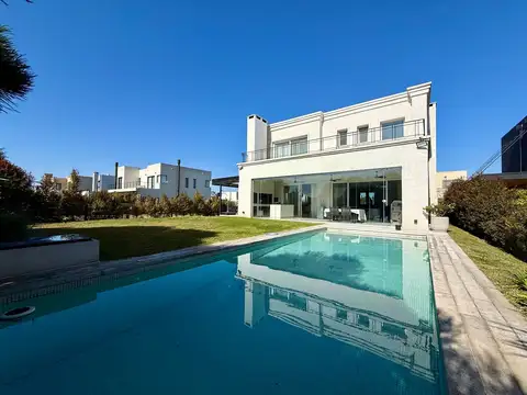 Casa  en Venta en Carpinchos, Nordelta