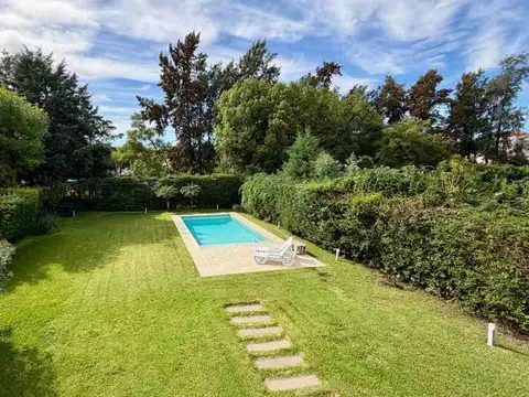 CASA EN VENTA 4 AMB SANTA MARIA DE LOS OLIVOS