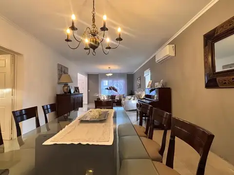 Casa 6 ambientes con 4 baños