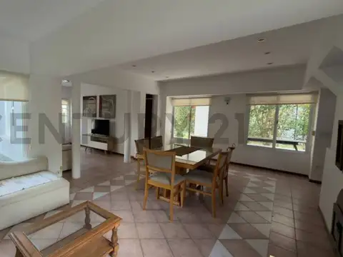 Casa 7 ambientes con 3 baños