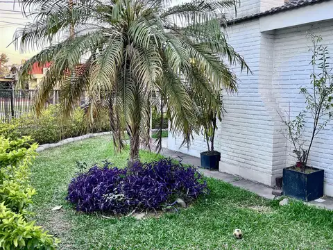 Pje. Houssay al 3800