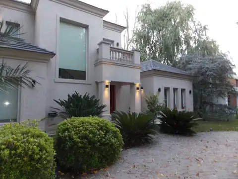 Casa en venta en Club Miralagos