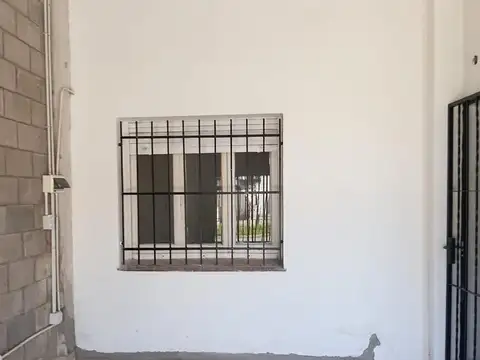 Casa en Alquiler en Ezpeleta Este, $ 900.000