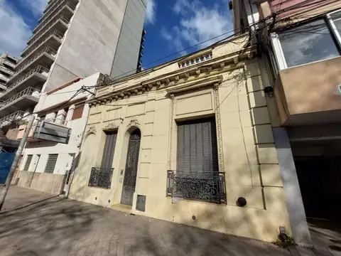 VENTA: casa para lote constructora. PB   10 pisos. En Echesortu, Rosario