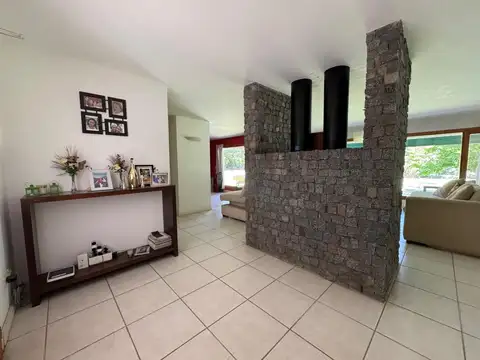 Casa 5 ambientes con 4 baños