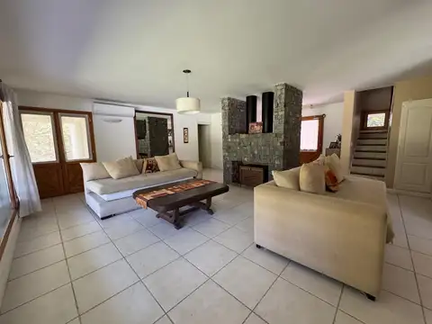 Casa 5 ambientes con 4 baños