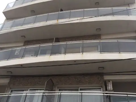 Eva Peron 100, Piso 10