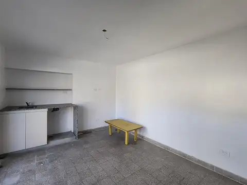 VENTA - CASA DE PASILLO 3 DORMITORIOS CON PATIO, TERRAZA, QUINCHO Y PARRILLERO - ECHESORTU