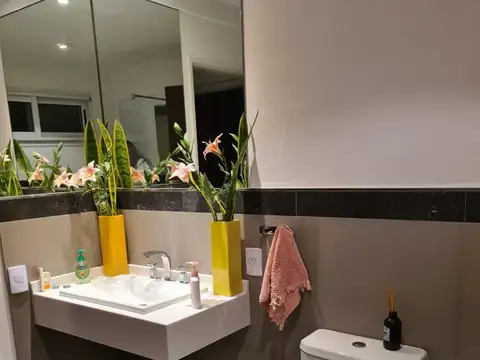 Casa 5 ambientes con 3 baños