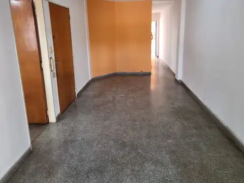 Rafaela 4300, Piso 1