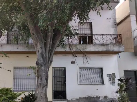 PH 3 ambientes  1* piso a reciclar con Terraza propia, y terreno de 100 m2