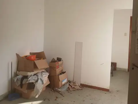 PH 3 ambientes  1* piso a reciclar con Terraza propia, y terreno de 100 m2