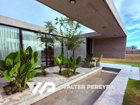 Moderna Casa en venta en Lares de Canning