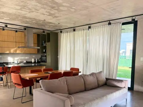Moderna Casa en venta en Lares de Canning
