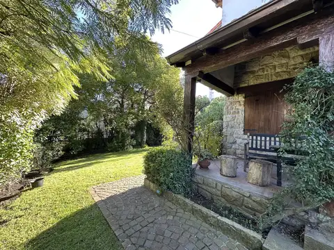 Casa 6 ambientes con 5 baños
