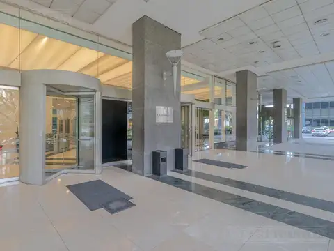 Oficina en Alquiler con 5 cocheras