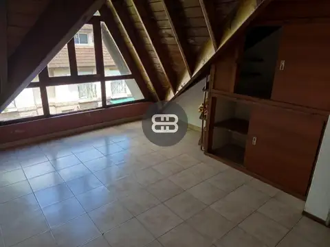 Casa en Alquiler con 1 cochera