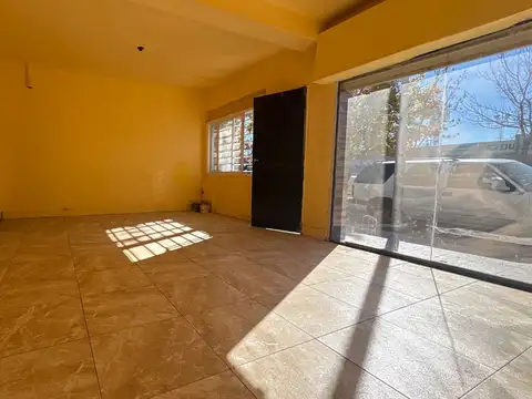 Local en Alquiler en Neuquen, $ 900.000