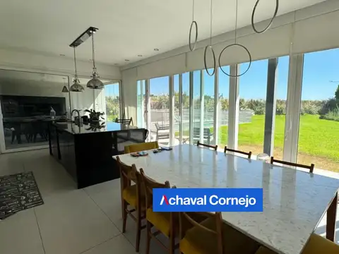Casa 6 ambientes con 3 baños