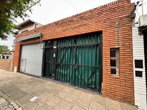 Casa dos dormitorios y cochera