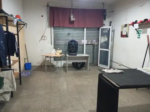 Local en Alquiler en Caseros, $ 400.000