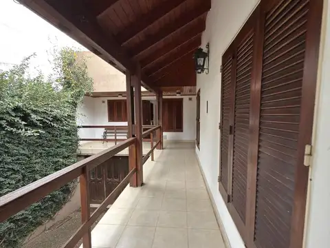 Casa 6 ambientes con 3 baños
