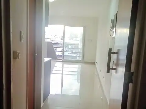 Excelente monoambiente super luminoso - Con balcón al contrafrente- Apto profesional