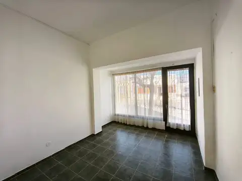 Casa 5 ambientes con 1 baño