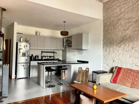 Casa 6 ambientes con 2 baños