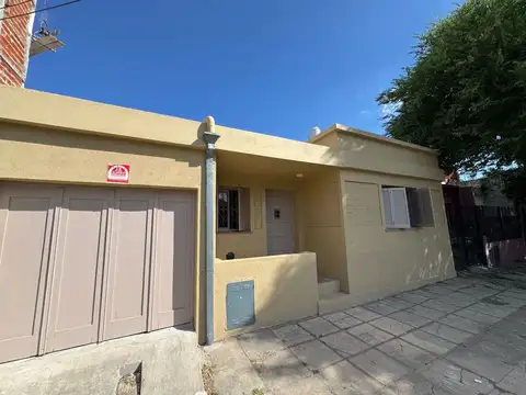 Casa en alquiler en Blvd. Calixto B. Dellepiane