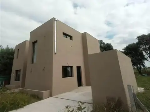 Venta casa en Medal Pilar 10% a terminar (consultar opciones)