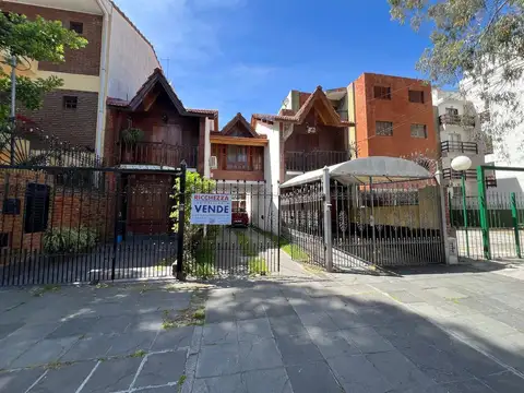 REGIO TRIPLEX CUATRO AMBIENTES CON COCHERA - IDEAL VIVIENDA PERMANENTE