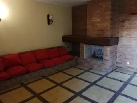 Casa en Venta con 4 cocheras
